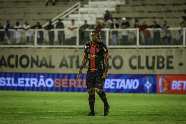 Sport não passa de um empate em 0x0 com o Tombense, mas permanece líder