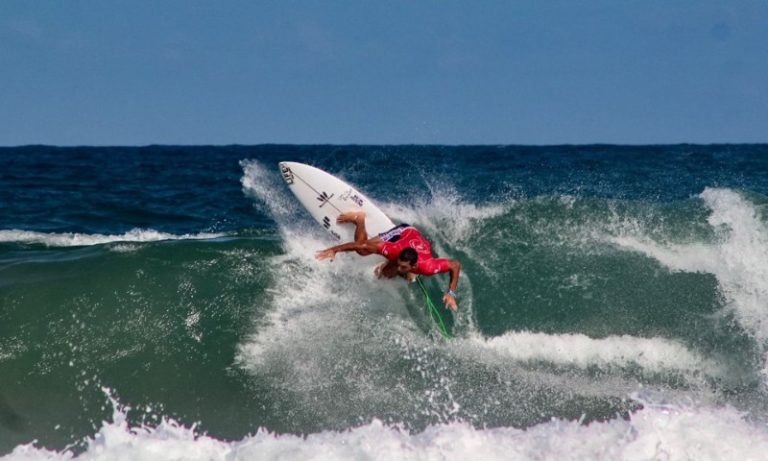 Surfista capixaba entre os quatro melhores da América do Sul
