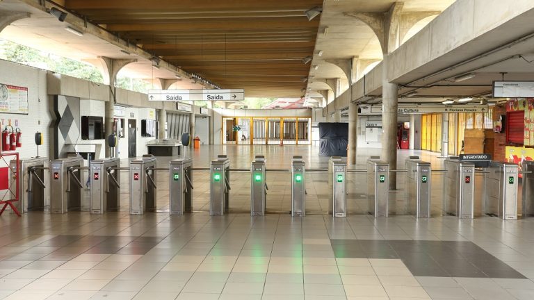 TRT convoca reunião e metroviários organizam passeata e viagem a Brasília