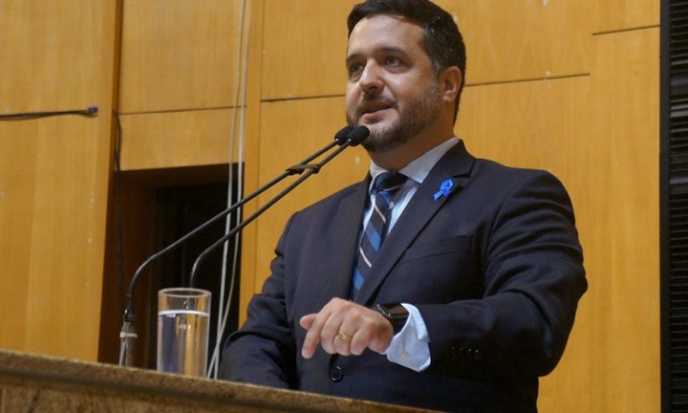 Tapete vermelho no PSD