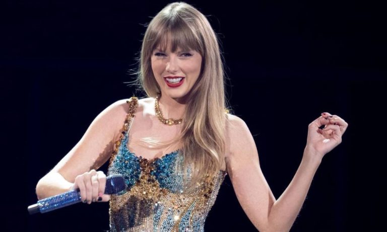 Taylor Swift lota estádio em show no México e fãs tentam ouvir do lado de fora
