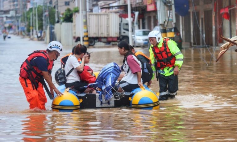 Tempestade mais intensa da década deixa ao menos 20 mortos na China