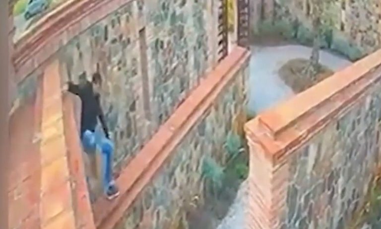 VÍDEO | Brasileiro fica gravemente ferido após cair de terraço na Argentina
