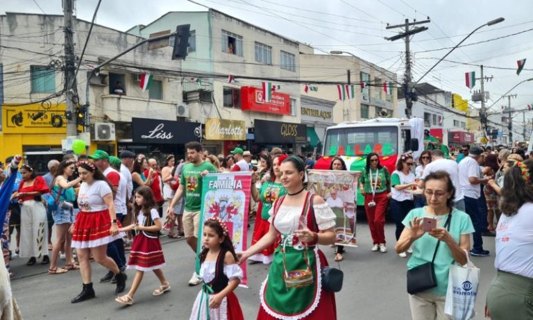 VÍDEOS | Cortejo pelas ruas celebra imigração italiana em Nova Venécia