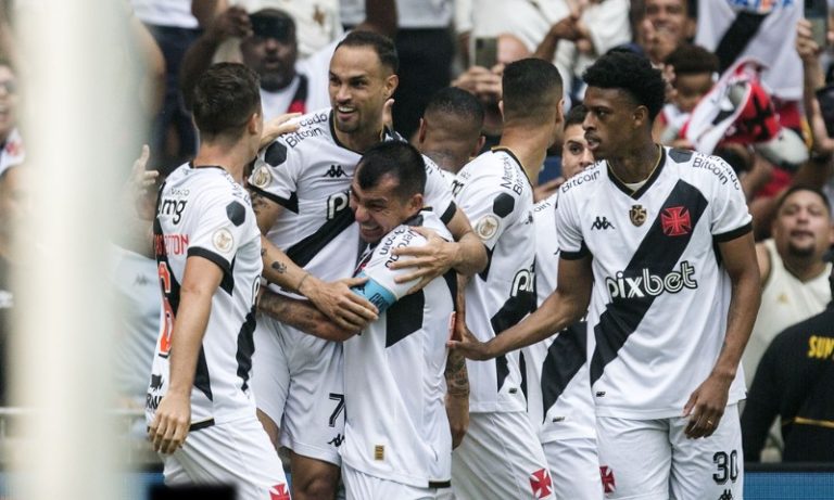 Vasco vence Atlético-MG em reencontro com a torcida no Maracanã