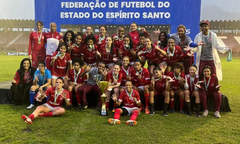 Vila Nova levanta a taça do Capixabão feminino pela 9ª vez