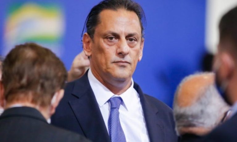 Wassef muda o tom e diz que comprou Rolex nos EUA com dinheiro próprio