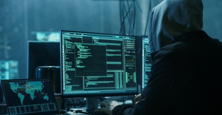 Adolescente é suspeito de liderar quadrilha de hackers que invadiu site da polícia