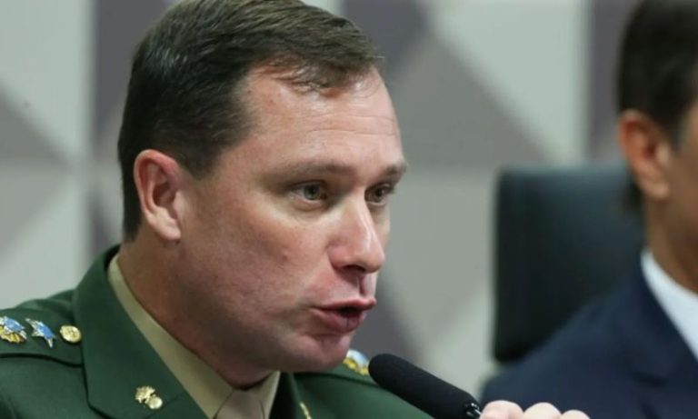 Após ordem de Moraes, Exército afasta Cid de suas funções