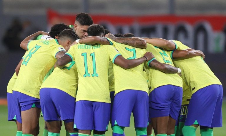 Brasil vence o Peru e assume a liderança das Eliminatórias da Copa do Mundo