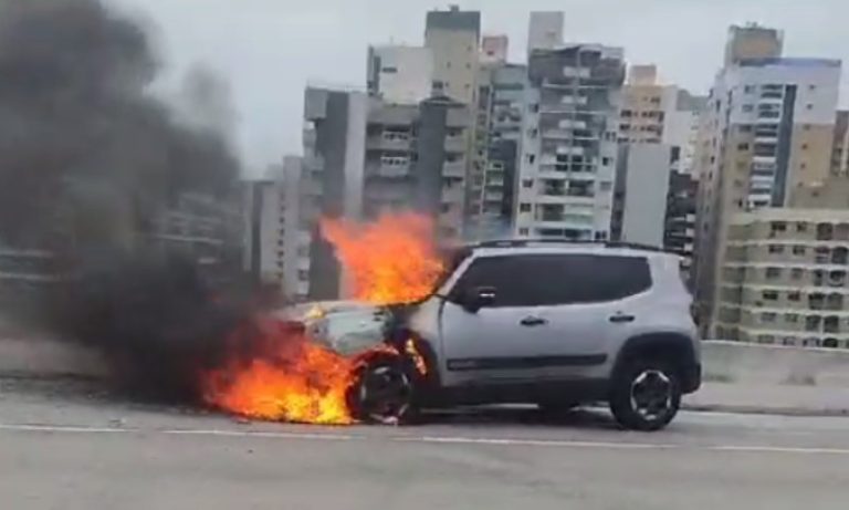 Carro pega fogo na Terceira Ponte e complica o trânsito nesta sexta