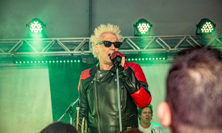 Clássicos com feras do rock em festa neste sábado