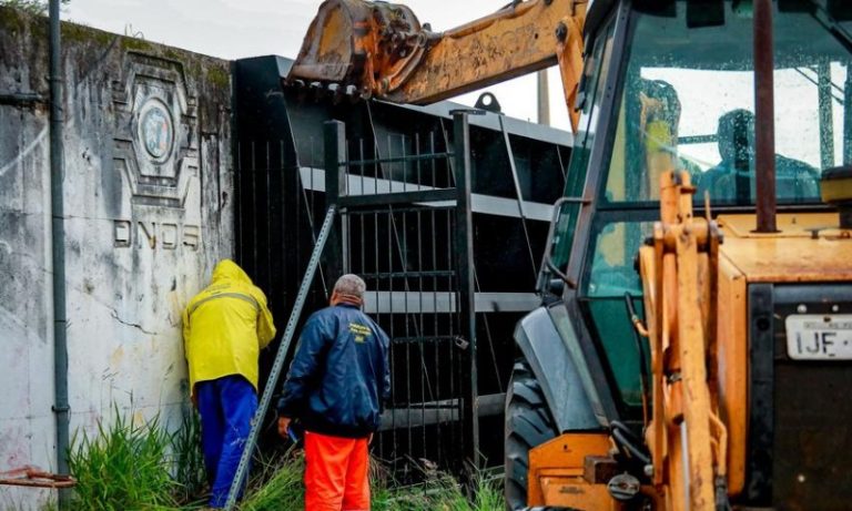Com nova previsão de ciclone no RS, Porto Alegre fecha comportas da cidade