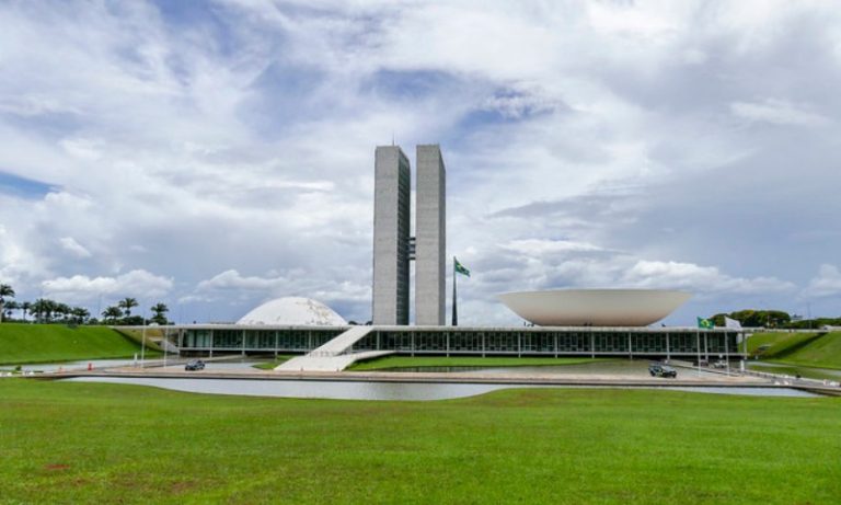Comissão do Senado aprova projeto do marco temporal, em reação à decisão do STF