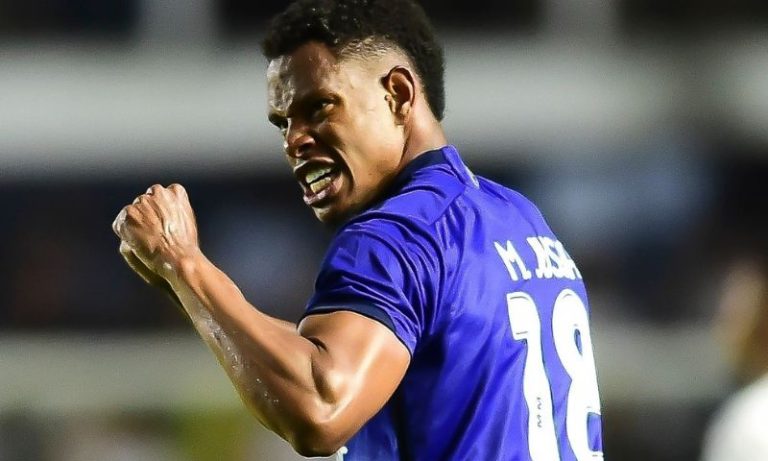 Cruzeiro passeia na Vila, afunda Santos no Z4 e quebra jejum no Brasileirão