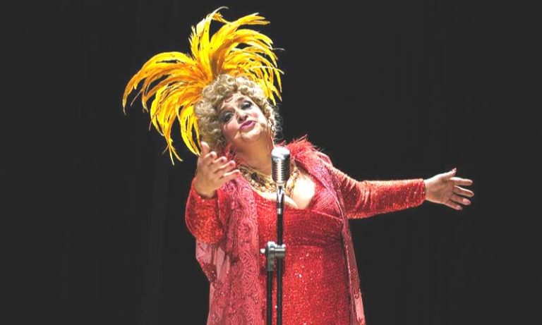 Dercy Gonçalves por Grace Gianoukas: Mulheres revolucionárias do palco