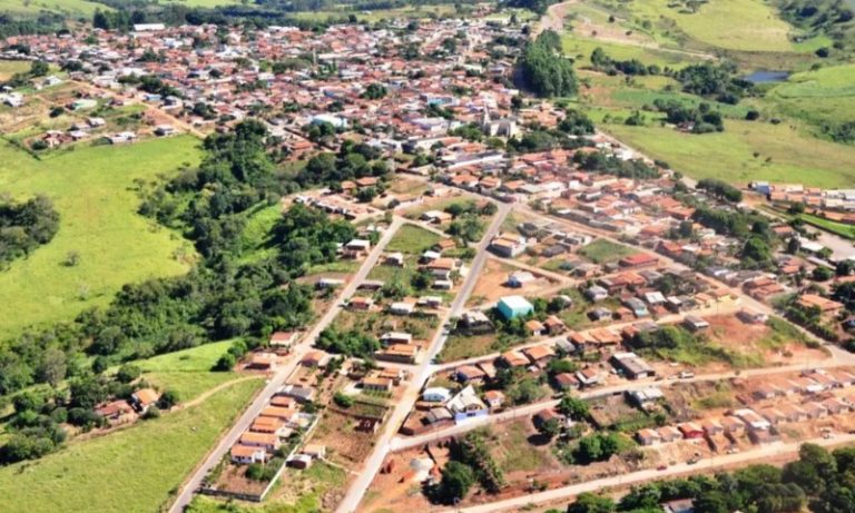 Filha encontra corpo da mãe carbonizado ao ajudar a combater incêndio em GO