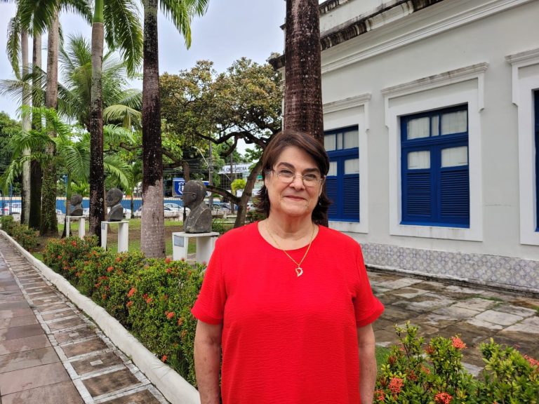Flávia Suassuna toma posse como nova acadêmica da APL