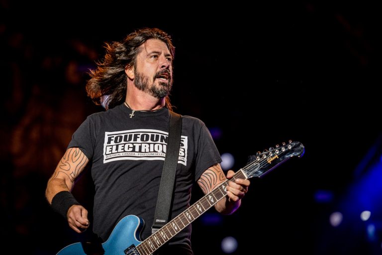 Foo Fighters e Pitty tocam neste sábado no The Town; como assistir de casa