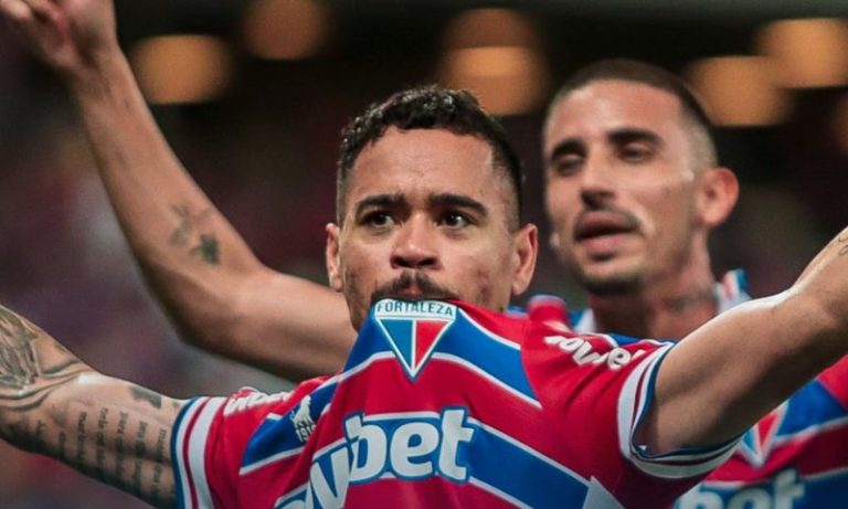 Fortaleza vence Corinthians no fim após gol anulado e pênalti perdido