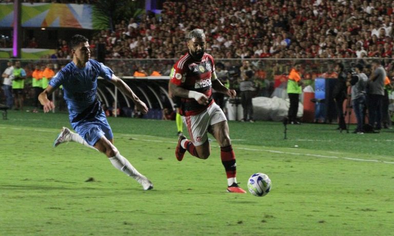 Gabi diz que Sampaoli tem a cara do Flamengo e reconhece oscilação do time