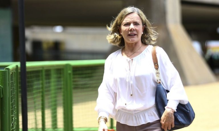 Gleisi Hoffmann colocará ponte de safena e enxerto para desobstruir o coração