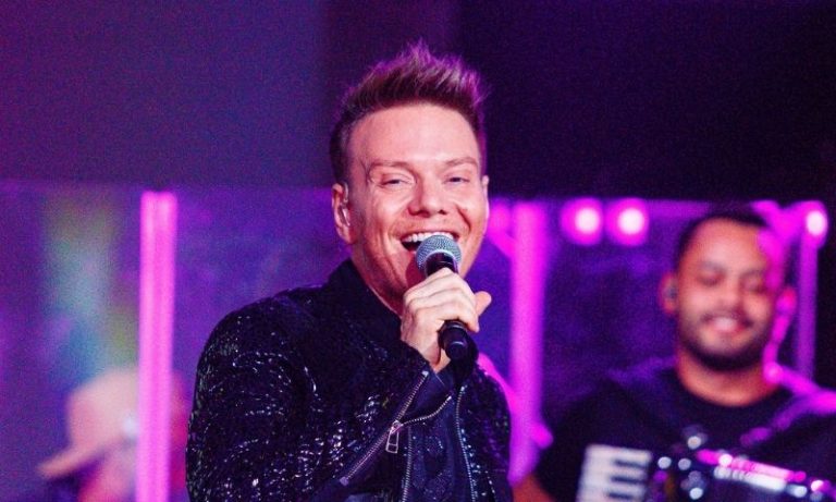 Hits de Michel Teló em show de graça neste sábado