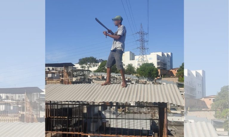 Homem armado com facão sobe em túmulo e ameaça funcionários de cemitério no ES