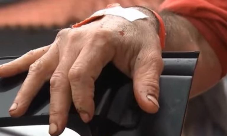 Homem é esfaqueado pelo namorado da ex-mulher ao buscar o filho na Serra