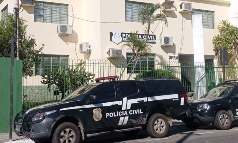 Homem é preso depois de agredir e usar uma faca para ameaçar a mulher na Serra