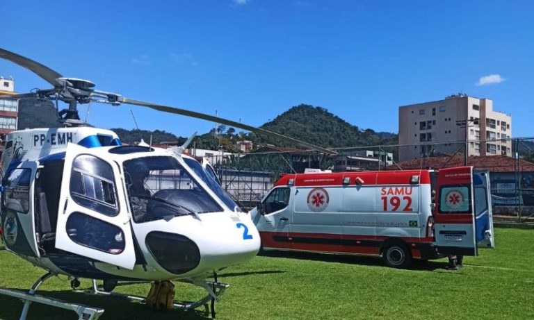 Homem é resgatado de helicóptero após cair de telhado no ES