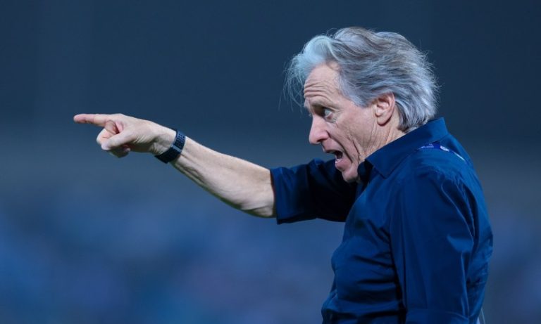 Jorge Jesus é vaiado por torcedores após tropeço do Al-Hilal no Saudita