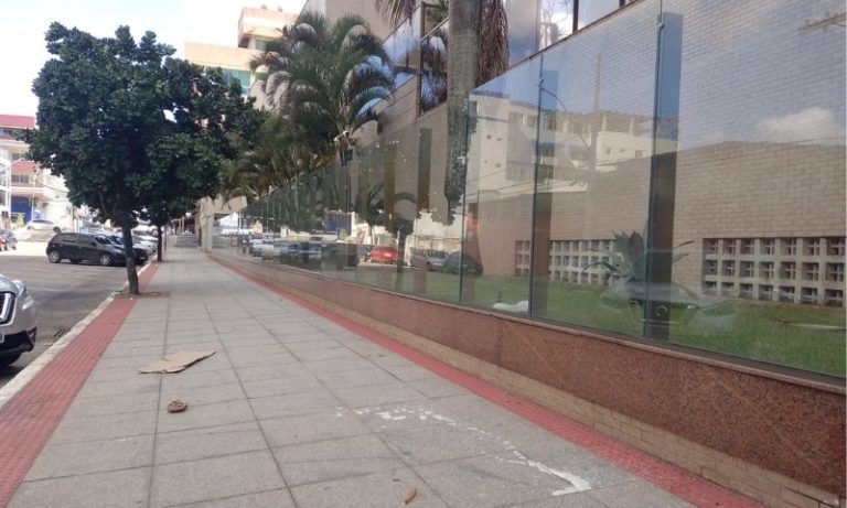Ladrão é amarrado por moradores após roubar bolsa de adolescente em Vila Velha