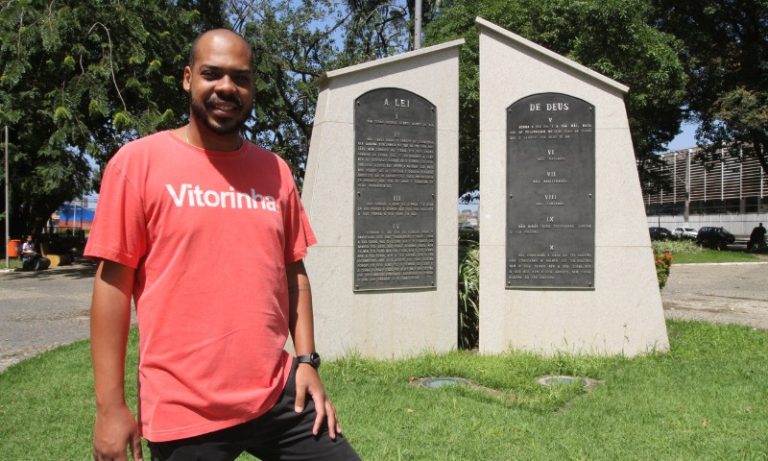 Mandamentos viram tema de obra no Centro