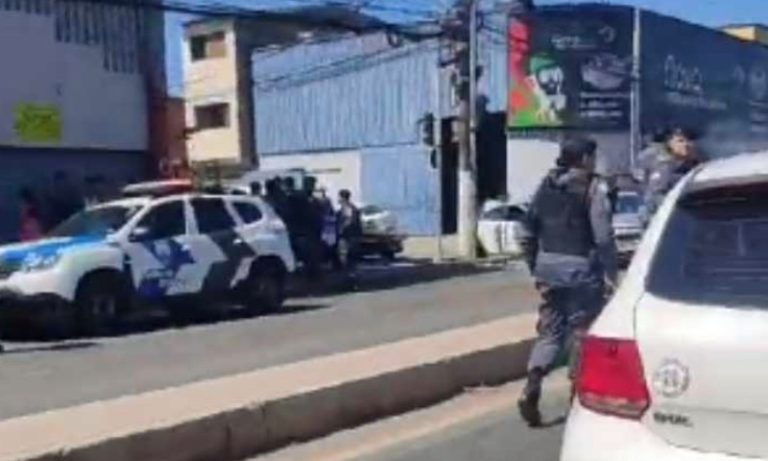 Manifestantes fecham via da ES-010 após morte de adolescente