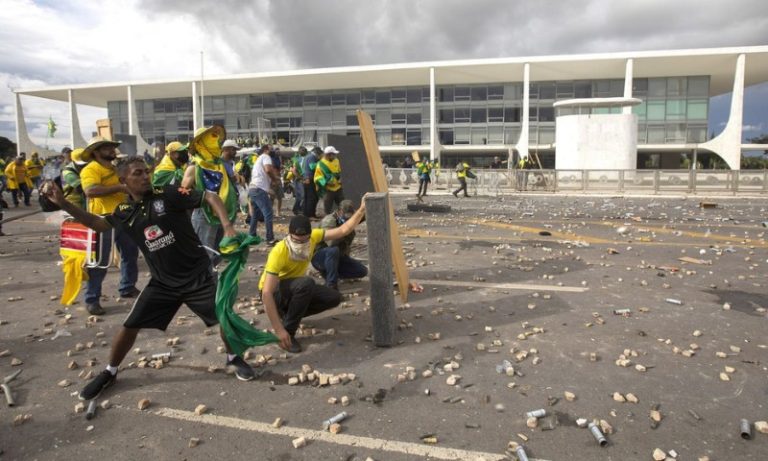 Material genético faz PGR acusar mais 31 pessoas de vandalismo no 8/1