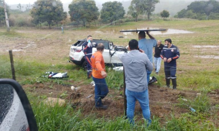 Médica morre após capotar carro na BR-259 no ES