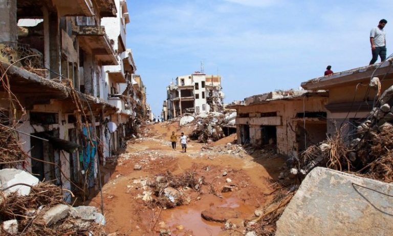 Mortes em cidade na Líbia destruída por inundações ultrapassam 11 mil