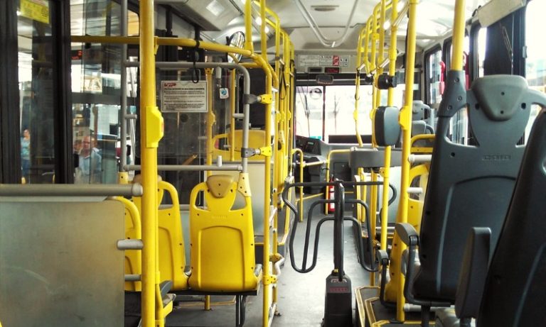 Mulher de Aracruz será indenizada por atraso em transporte público