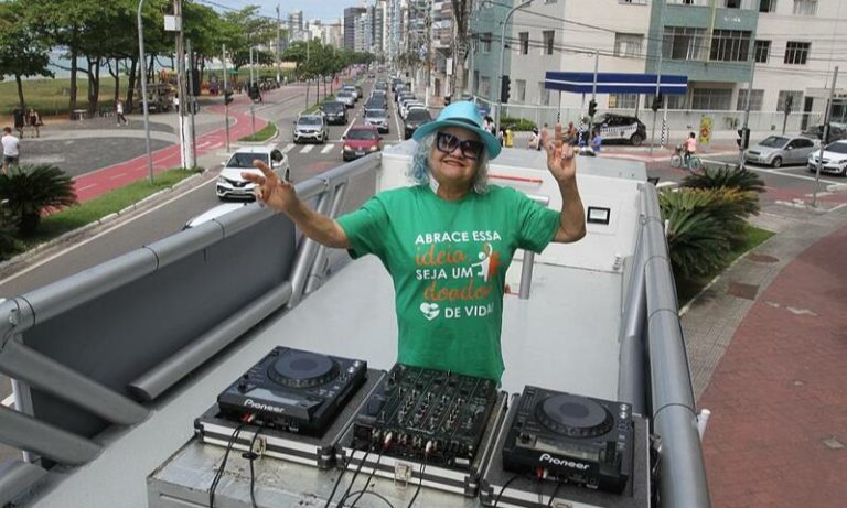 Na fila de transplante, DJ de 65 anos sonha em tocar com Alok