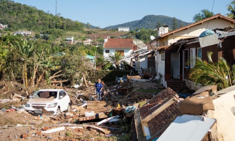 Número de mortos por chuva no Sul sobe para 37