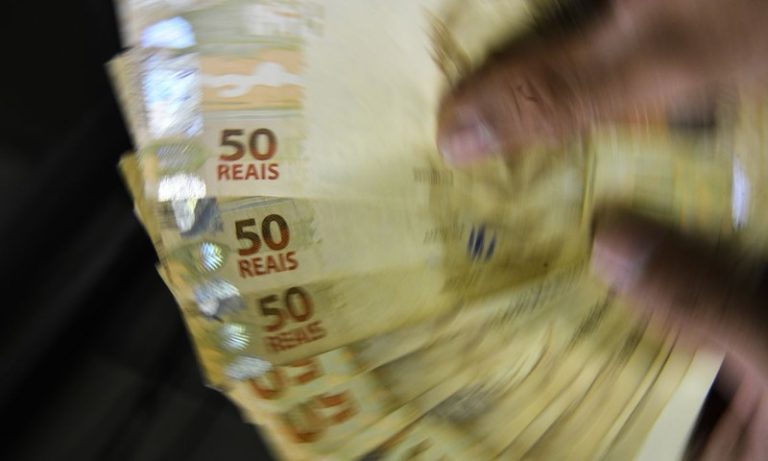 Orçamento 2024 não prevê correção do IR nem reajuste no Bolsa Família