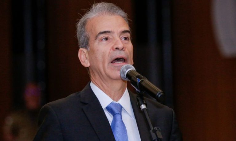 PEC apresentada por Alberto Feitosa (PL) quer igualdade salarial para militares