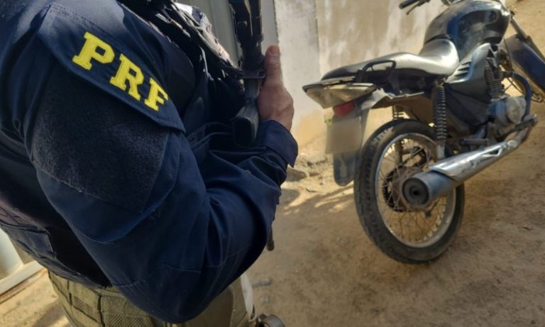 PRF apreende moto clonada na BR-101 e condutor é detido