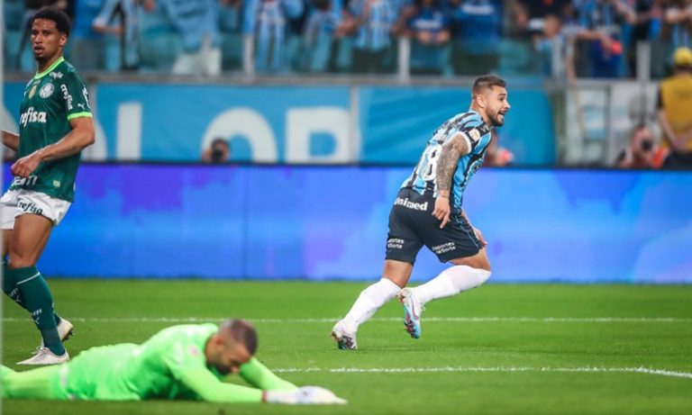 Palmeiras toma gol no início e perde para o Grêmio em Porto Alegre