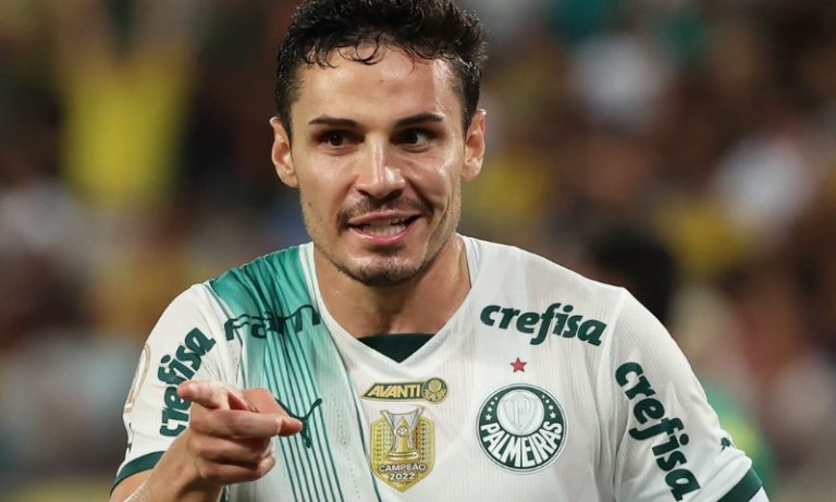 Palmeiras vê distância para o Botafogo cair e volta a sonhar com Brasileiro