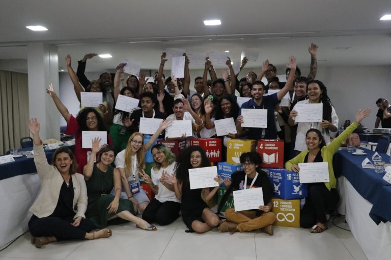 Pernambuco forma primeira turma do programa Jovens Embaixadores