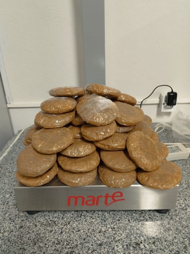 Polícia Federal prende italiano com drogas no Aeroporto Internacional de Recife