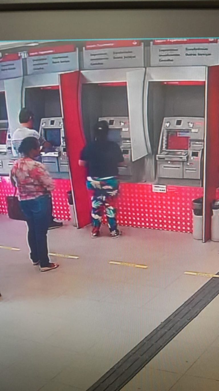 Polícia Federal prende mulher em flagrante por estelionato previdenciário