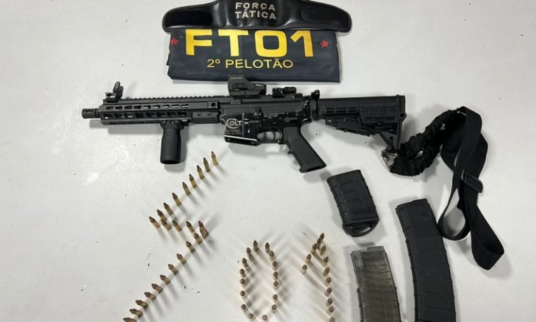 Polícia Militar apreende fuzil em morro de Vitória